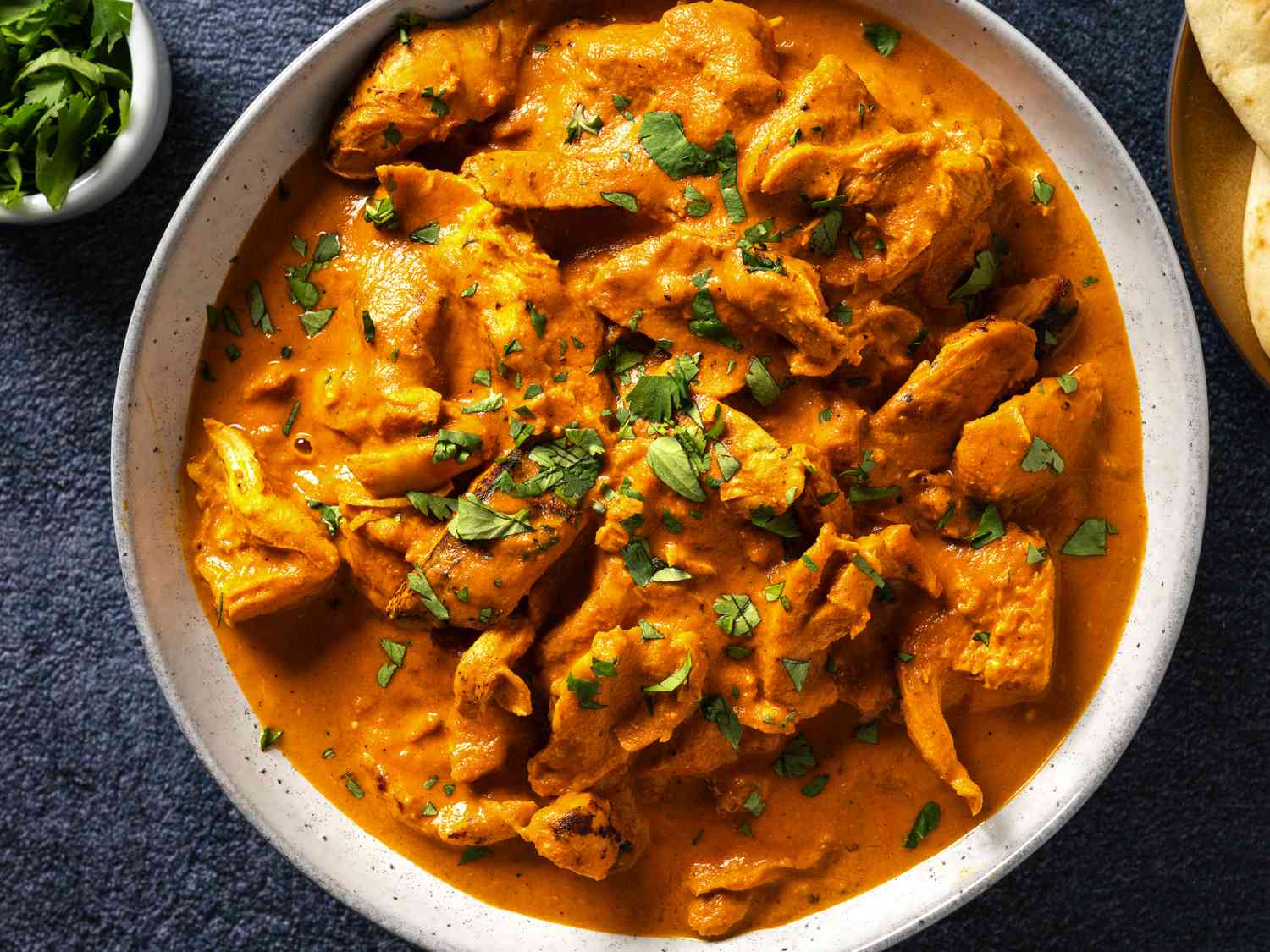 Chicken tikka masala with spinach and almonds